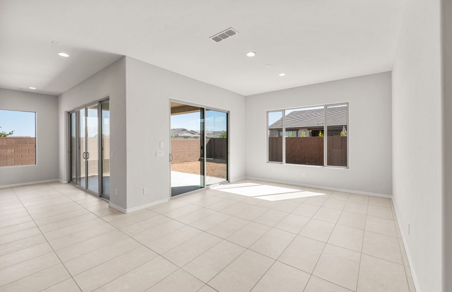 Spacious, unfurnished interior of a new home in Artisan at Asante, Surprise (Image 18). Spacious, unfurnished interior of a new home in Artisan at Asante, Surprise (Image 18).