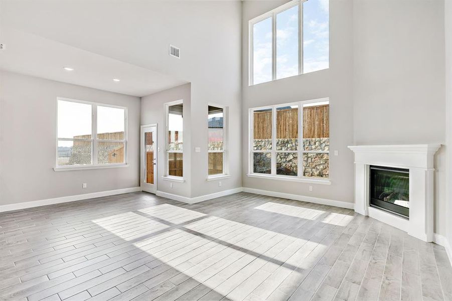 Spacious, unfurnished interior of a new home in Venetian, Weston (Image 17).