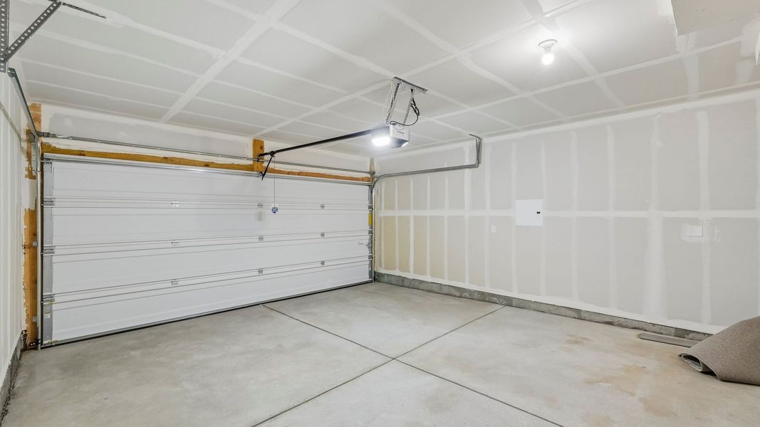 Spacious, unfurnished interior of a new home in Banning Lewis Ranch, Colorado Springs (Image 15).