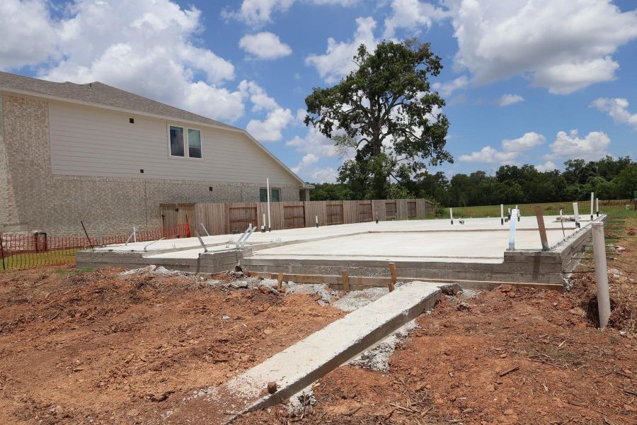 Two story home with 6 beds, 4.5 baths, and 2 car garage