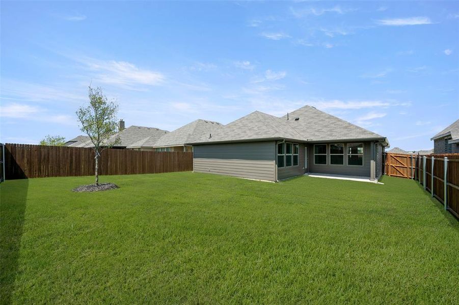 Exterior details and patio area of a home in Chisholm Hills, Cleburne (Image 3).