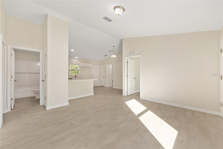 Spacious, unfurnished interior of a new home in , Ocala (Image 23).