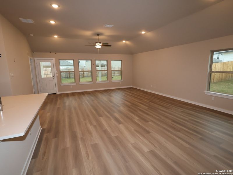 Spacious, unfurnished interior of a new home in Winding Brook, San Antonio (Image 16).