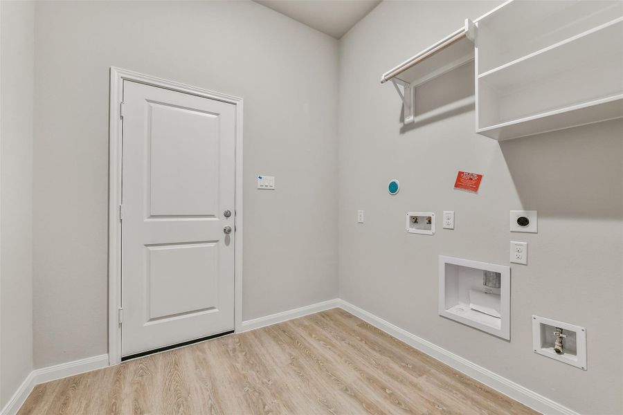 Spacious, unfurnished interior of a new home in King Oaks Village, Baytown (Image 16).