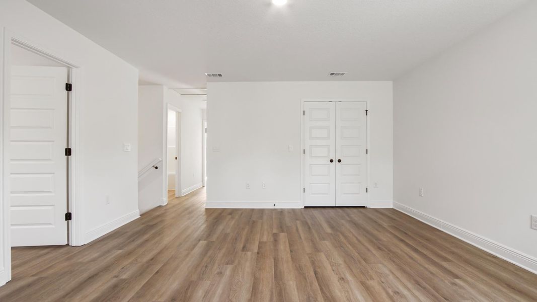 Spacious, unfurnished interior of a new home in Colonial East, Panama City Beach (Image 25). Spacious, unfurnished interior of a new home in Colonial East, Panama City Beach (Image 25).