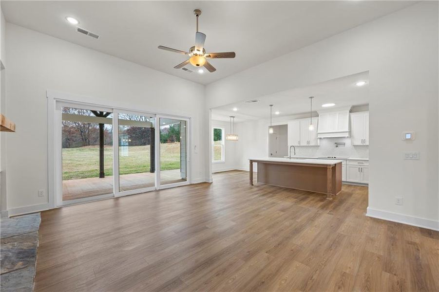 Spacious, unfurnished interior of a new home in , Gainesville (Image 24).