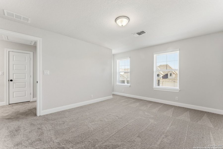 Spacious, unfurnished interior of a new home in Davis Ranch 60', San Antonio (Image 26).