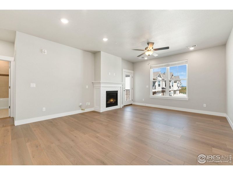 Spacious, unfurnished interior of a new home in The Lakes at Centerra - North Shore Flats, Loveland (Image 9).