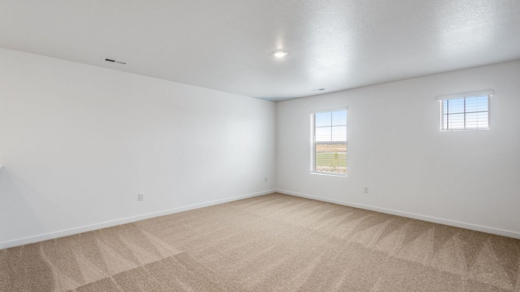 Spacious, unfurnished interior of a new home in Silver Peaks, Lochbuie (Image 18).
