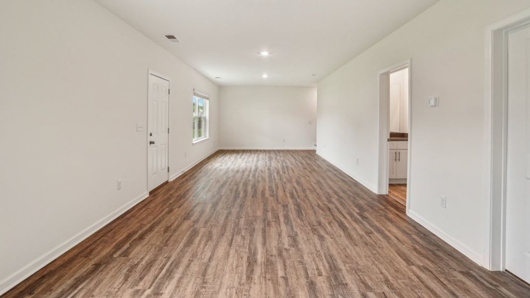 Spacious, unfurnished interior of a new home in Archer's Pointe, Johnson City (Image 24).