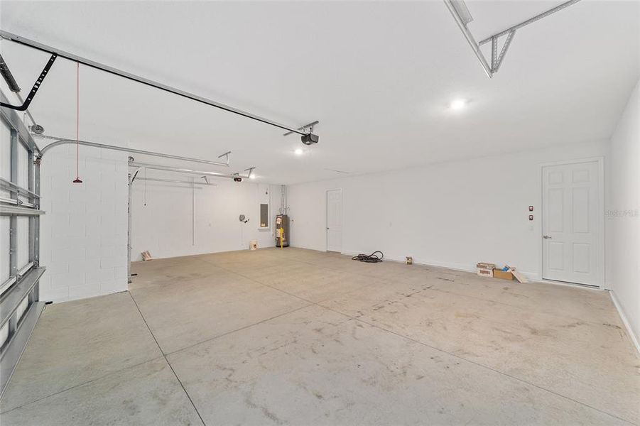 Spacious, unfurnished interior of a new home in , Ocala (Image 35).