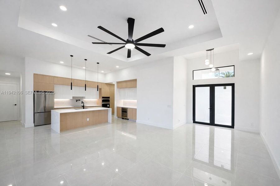 Spacious, unfurnished interior of a new home in , Cape Coral (Image 14).