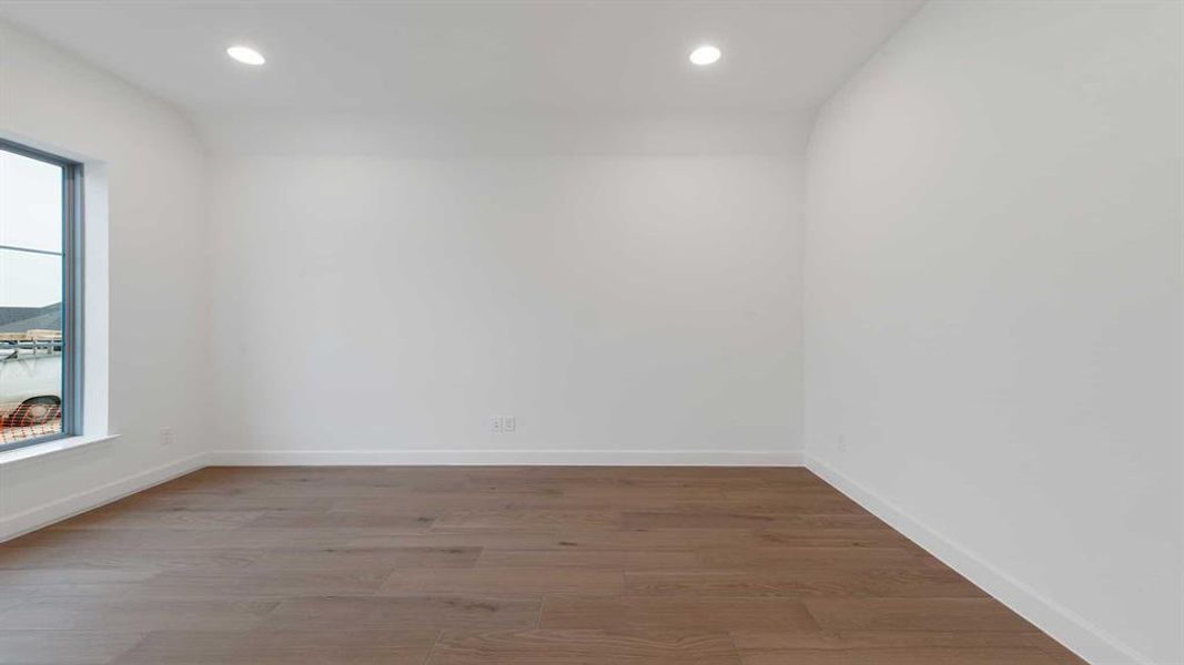 Spacious, unfurnished interior of a new home in Hillstead, Lavon (Image 21).