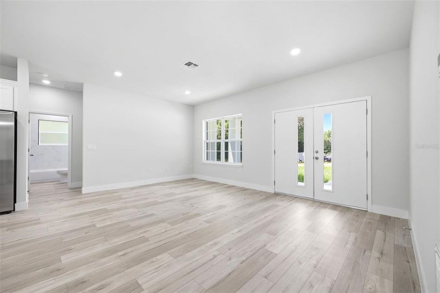 Spacious, unfurnished interior of a new home in , Citrus Springs (Image 24).