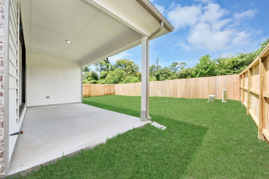 Come and see this spacious backyard with its beautiful covered patio. There is plenty of room for the kids to play and adults to relax. Perfect for your outdoor living space, patio furniture, bbq pit, and so much more. The possibilities are endless! Come and see this spacious backyard with its beautiful covered patio. There is plenty of room for the kids to play and adults to relax. Perfect for your outdoor living space, patio furniture, bbq pit, and so much more. The possibilities are endless!