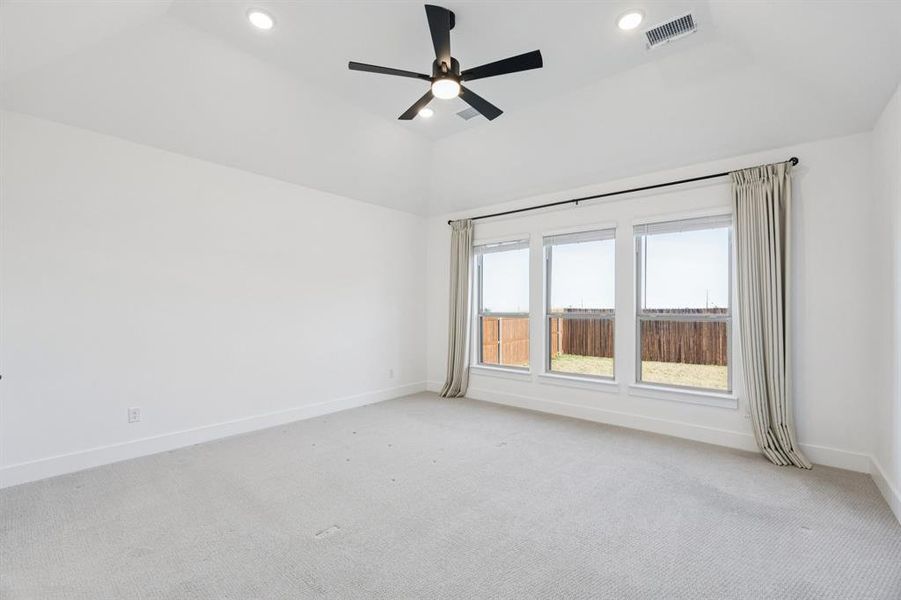 Spacious, unfurnished interior of a new home in Birdsong, Mansfield (Image 19).