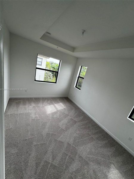 Spacious, unfurnished interior of a new home in , Pembroke Pines (Image 8).