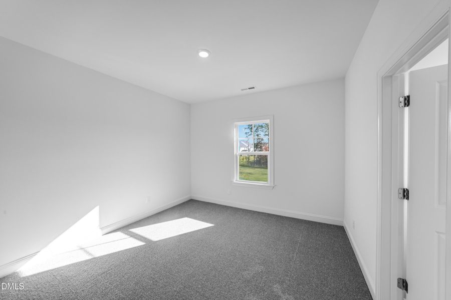 SUN_Stoneriver_Pic_EastmanIII_Bed2_1of2