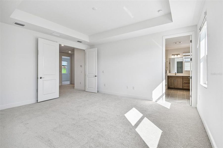 Spacious, unfurnished interior of a new home in Hawkstone, Sarasota (Image 43).
