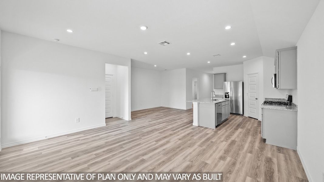 Representative unfurnished interior of a home built from the Harris by D.R. Horton in Holly Trails, Sour Lake (Image 14).