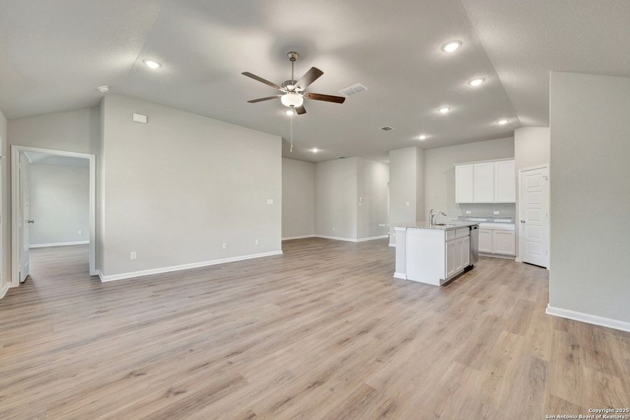 Spacious, unfurnished interior of a new home in Jordan's Ranch, San Antonio (Image 30). Spacious, unfurnished interior of a new home in Jordan's Ranch, San Antonio (Image 30).