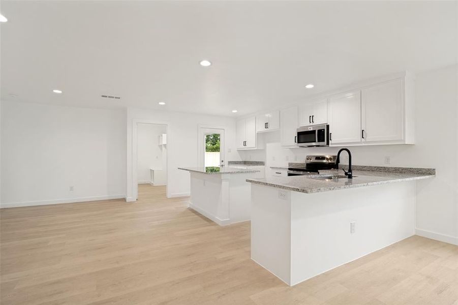 Furnished interior view inside a new home in , Terrell (Image 6).