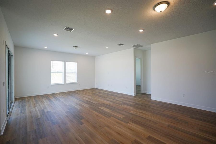 Spacious, unfurnished interior of a new home in , Palm Coast (Image 7).