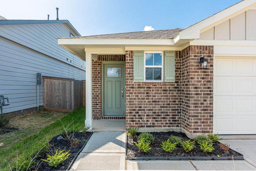 Front exterior of a new home in Stonebrooke, Conroe, TX, highlighting curb appeal (Image 13). Front exterior of a new home in Stonebrooke, Conroe, TX, highlighting curb appeal (Image 13).
