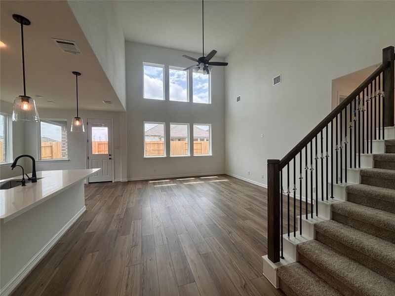 Spacious, unfurnished interior of a new home in Ashland, Angleton (Image 8).