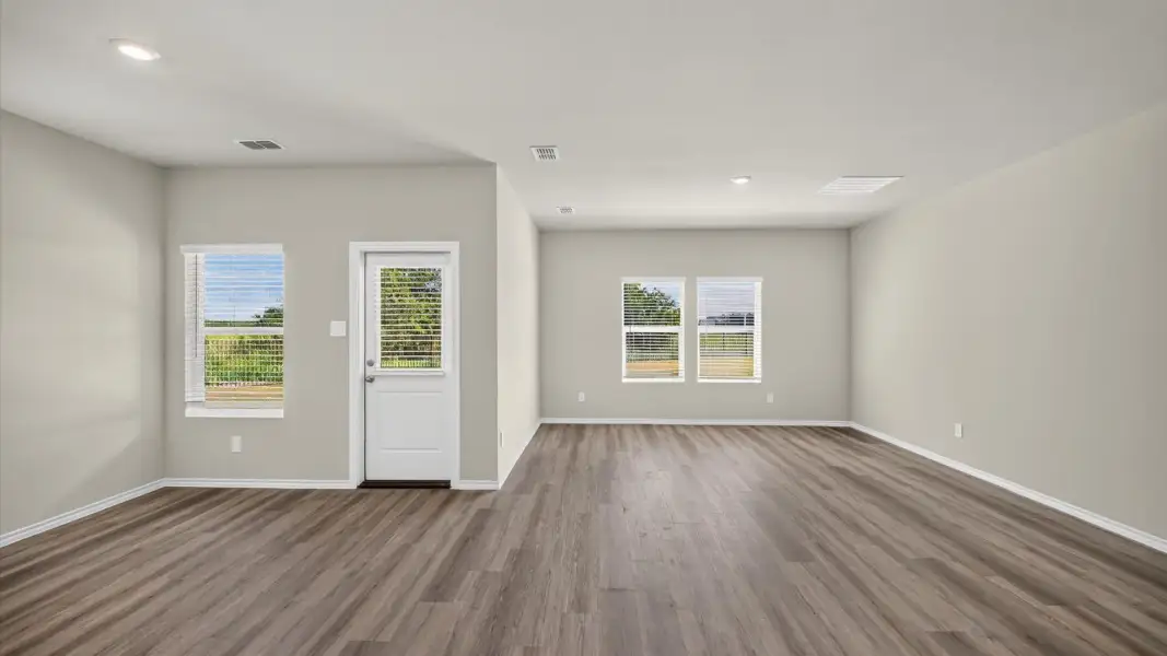 Spacious, unfurnished interior of a new home in Longhorn Estates, Fort Worth (Image 21).