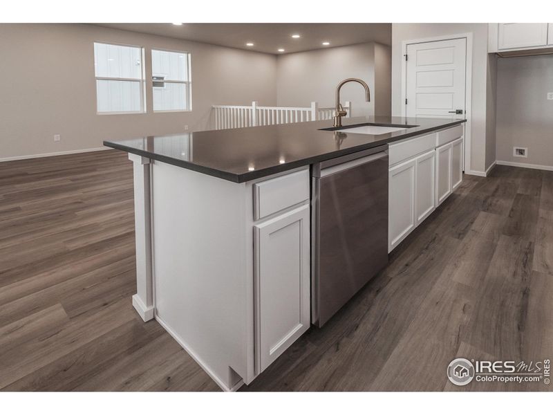 KITCHEN ISLAND