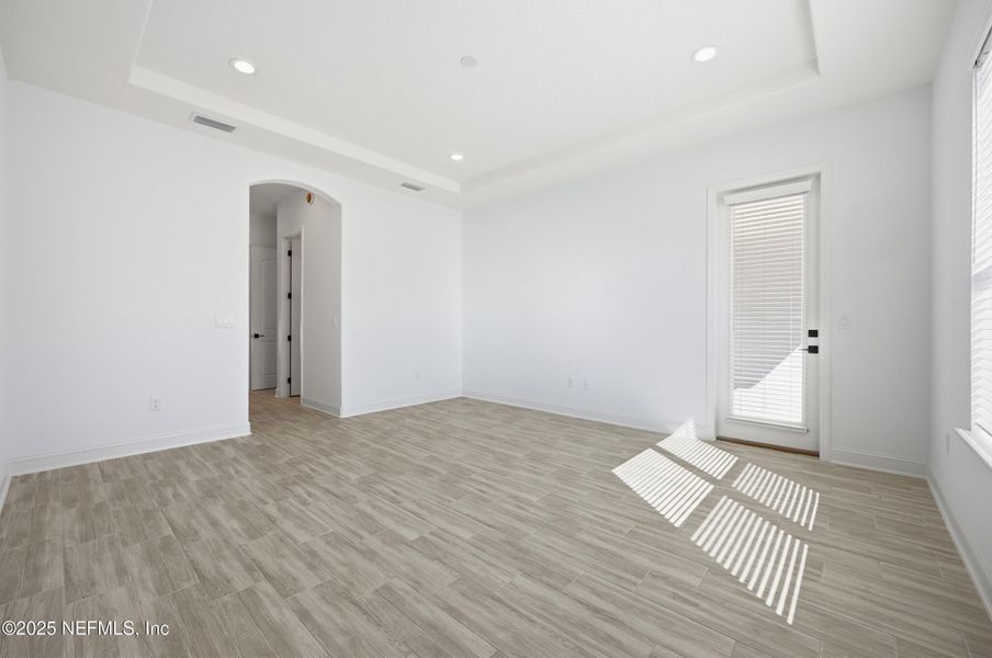 Spacious, unfurnished interior of a new home in Silver Landing At Silverleaf, St. Augustine (Image 25).