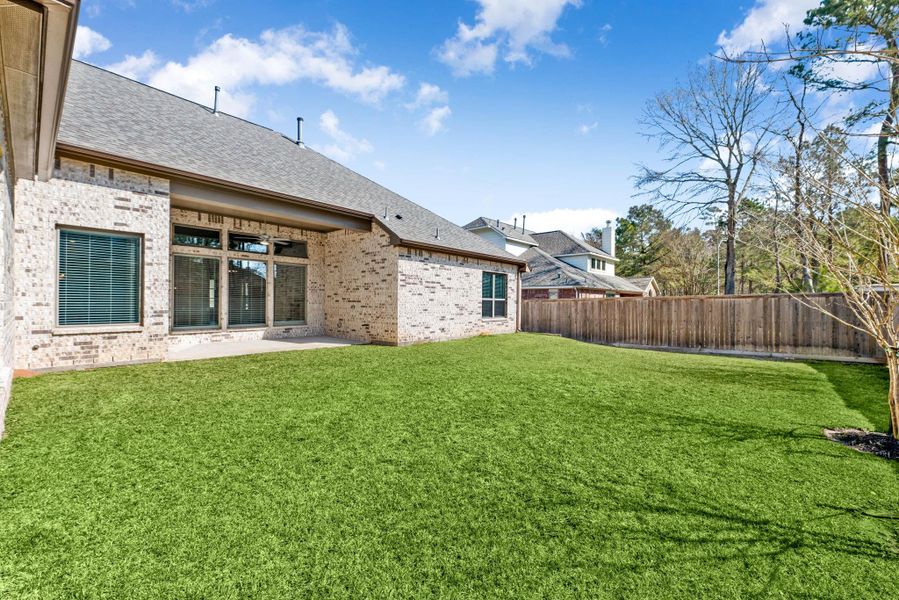 Exterior details and patio area of a home in Stewart’s Forest, Conroe (Image 13).