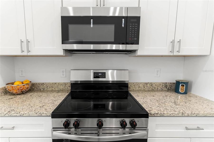 Furnished interior view inside a new home in , Kissimmee (Image 13).