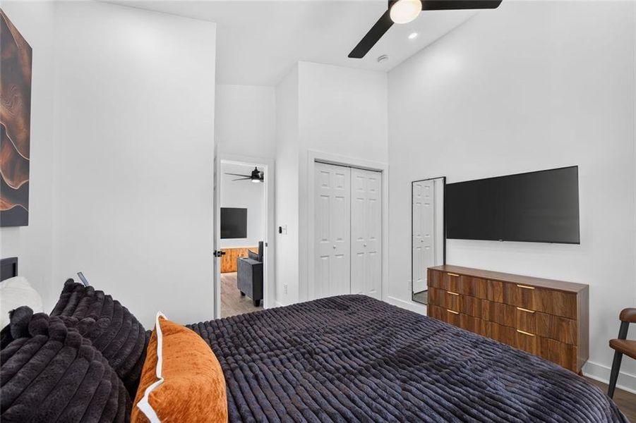 Furnished interior view inside a new home in , Union City (Image 15).