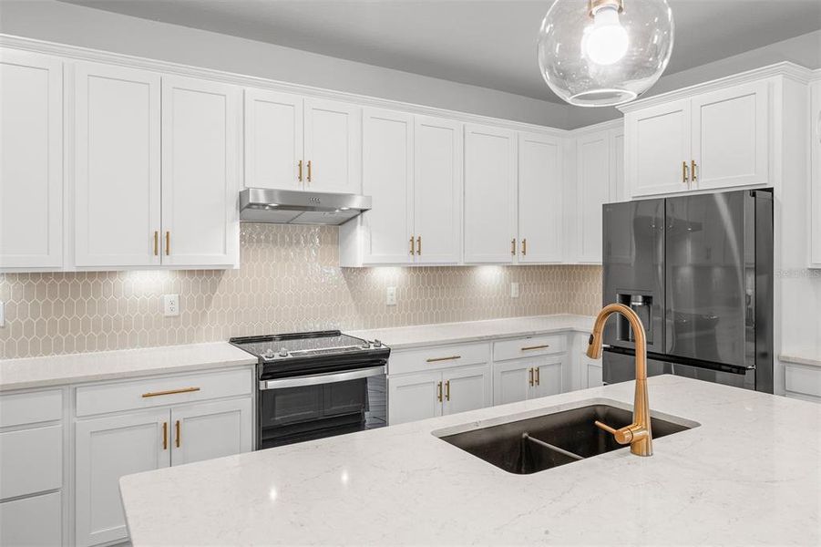 Furnished interior view inside a new home in , Clermont (Image 16).