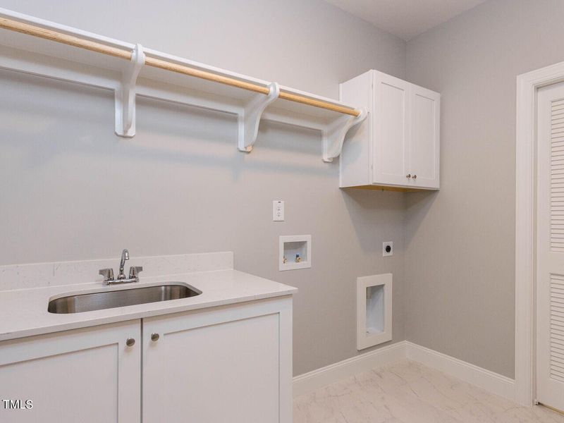 026-1280x960-laundry-room