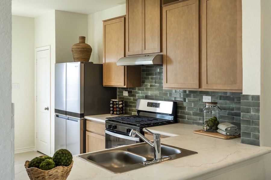 Dual-compartment stainless steel sink Dual-compartment stainless steel sink