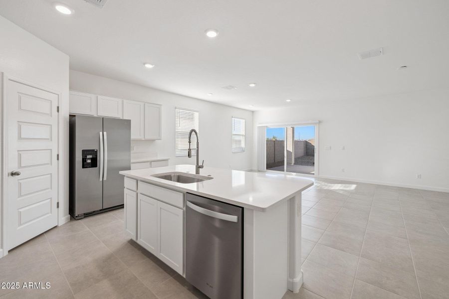 8-web-or-mls-1476-s-241st-ave