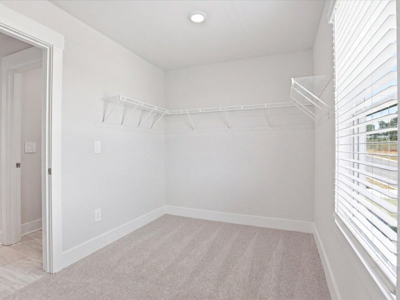 Spacious, unfurnished interior of a new home in Ashby Woods, Boiling Springs (Image 15).