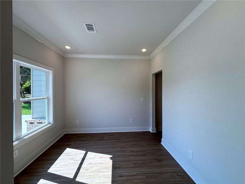 Spacious, unfurnished interior of a new home in , Gainesville (Image 8).