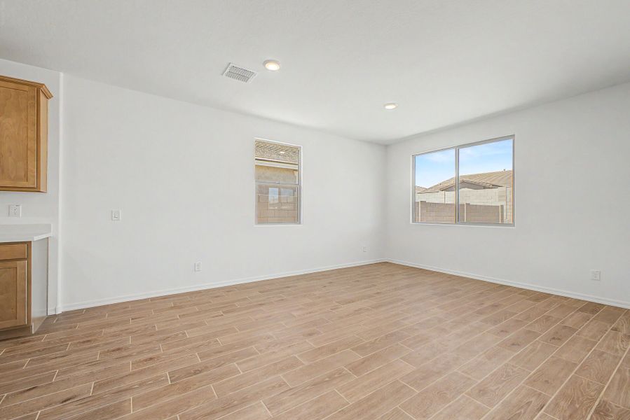Spacious, unfurnished interior of a new home in Tierra Vistoso, Surprise (Image 6).