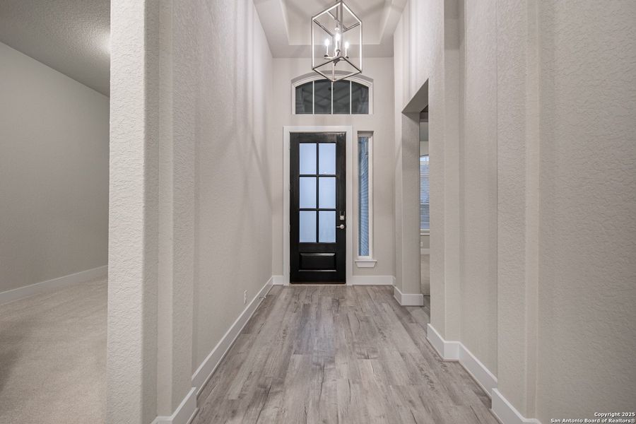 Spacious, unfurnished interior of a new home in Mesa Western, Cibolo (Image 37).