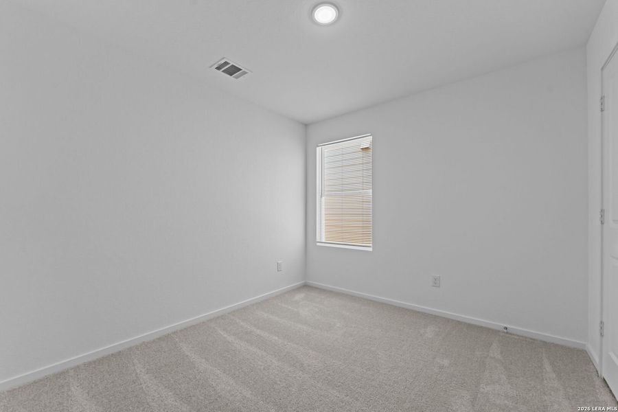 Spacious, unfurnished interior of a new home in Guadalupe Ridge, New Braunfels (Image 27).