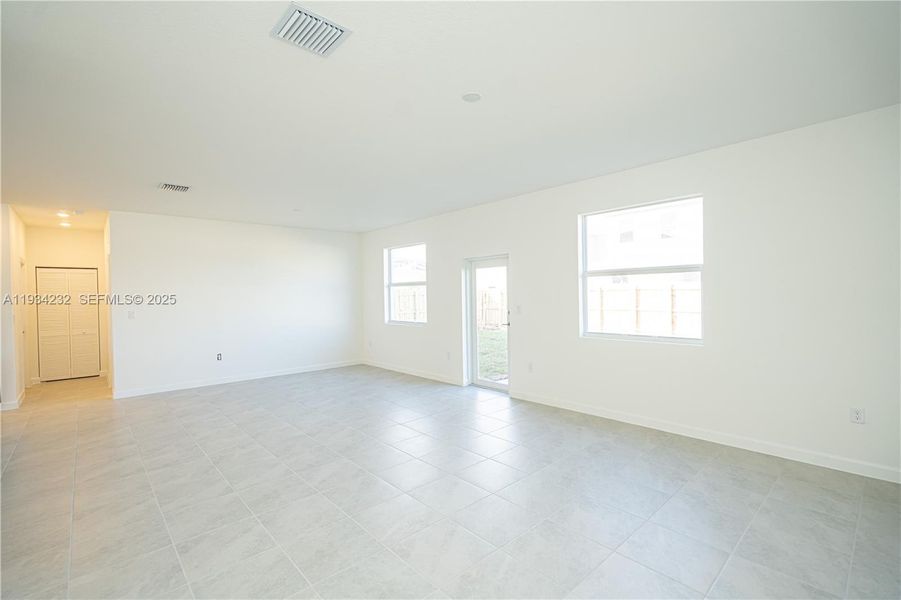 Spacious, unfurnished interior of a new home in Acacia Groves, Miami (Image 57).