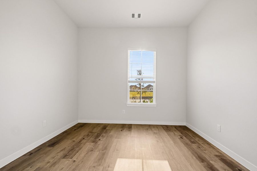 Spacious, unfurnished interior of a new home in Sunterra Lakes, Brookshire (Image 15). Spacious, unfurnished interior of a new home in Sunterra Lakes, Brookshire (Image 15).