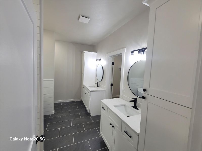 Furnished interior view inside a new home in , Brookeland (Image 5).