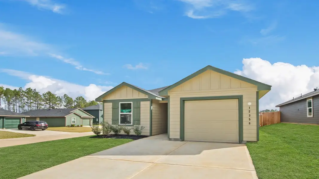 Front exterior of a new home in McCrorey Trails, Conroe, TX, highlighting curb appeal (Image 15). Front exterior of a new home in McCrorey Trails, Conroe, TX, highlighting curb appeal (Image 15).