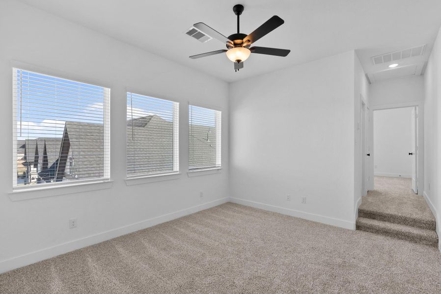 Spacious, unfurnished interior of a new home in Blue Heron, Mont Belvieu (Image 31).