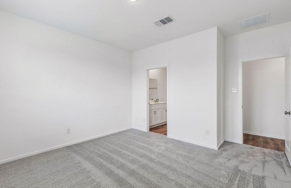 Spacious, unfurnished interior of a new home in Stokesbury, Waller (Image 22).